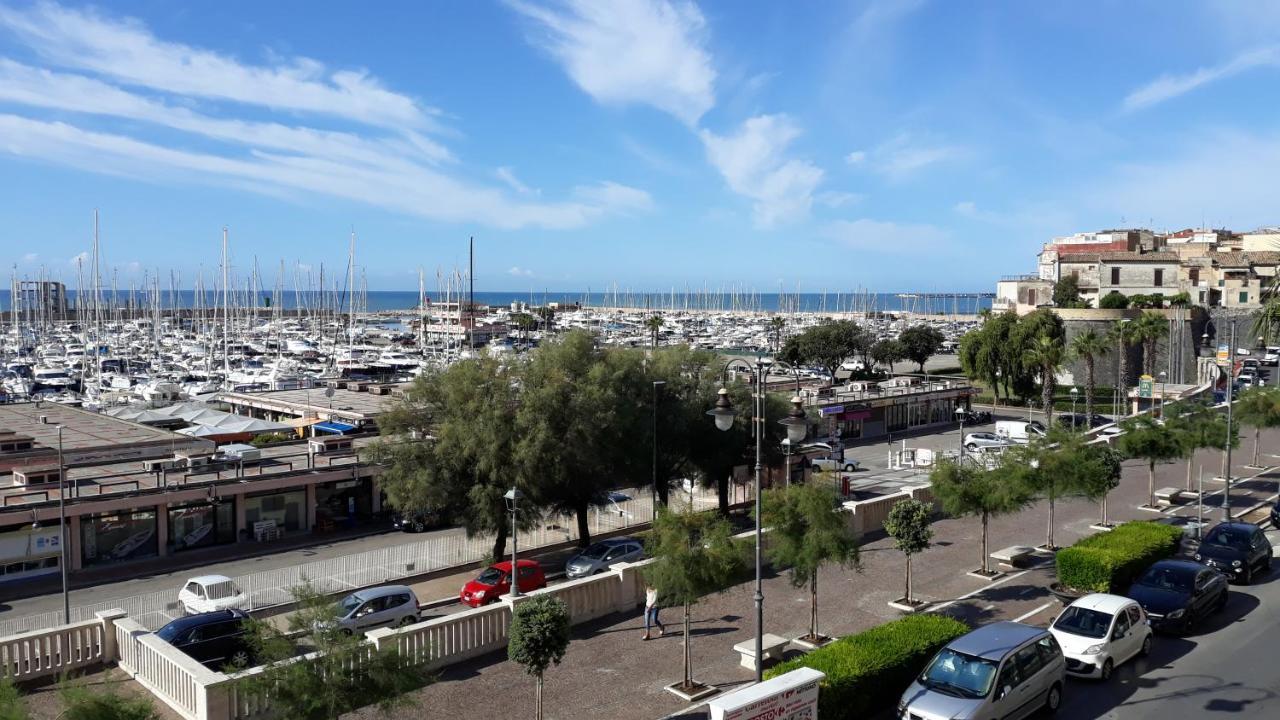 Spazioso Appartamento Sul Lungomare Di Nettuno Exterior photo