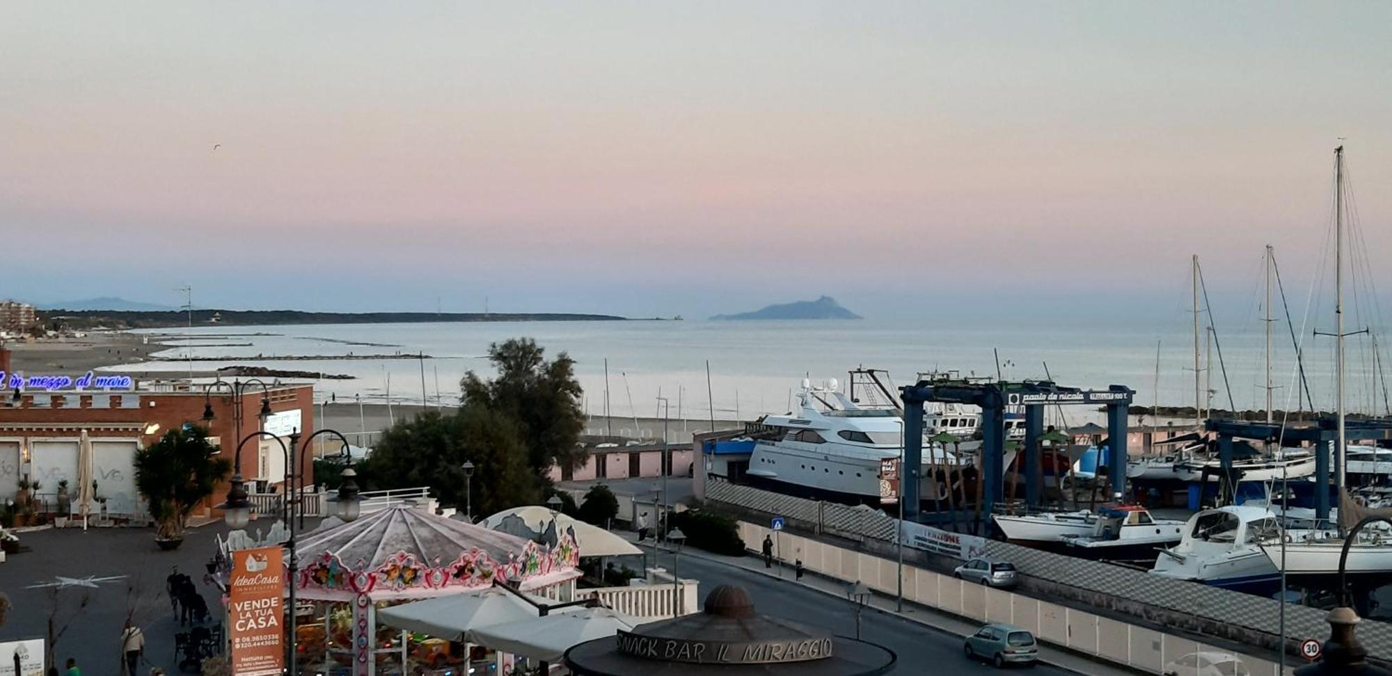 Spazioso Appartamento Sul Lungomare Di Nettuno Exterior photo